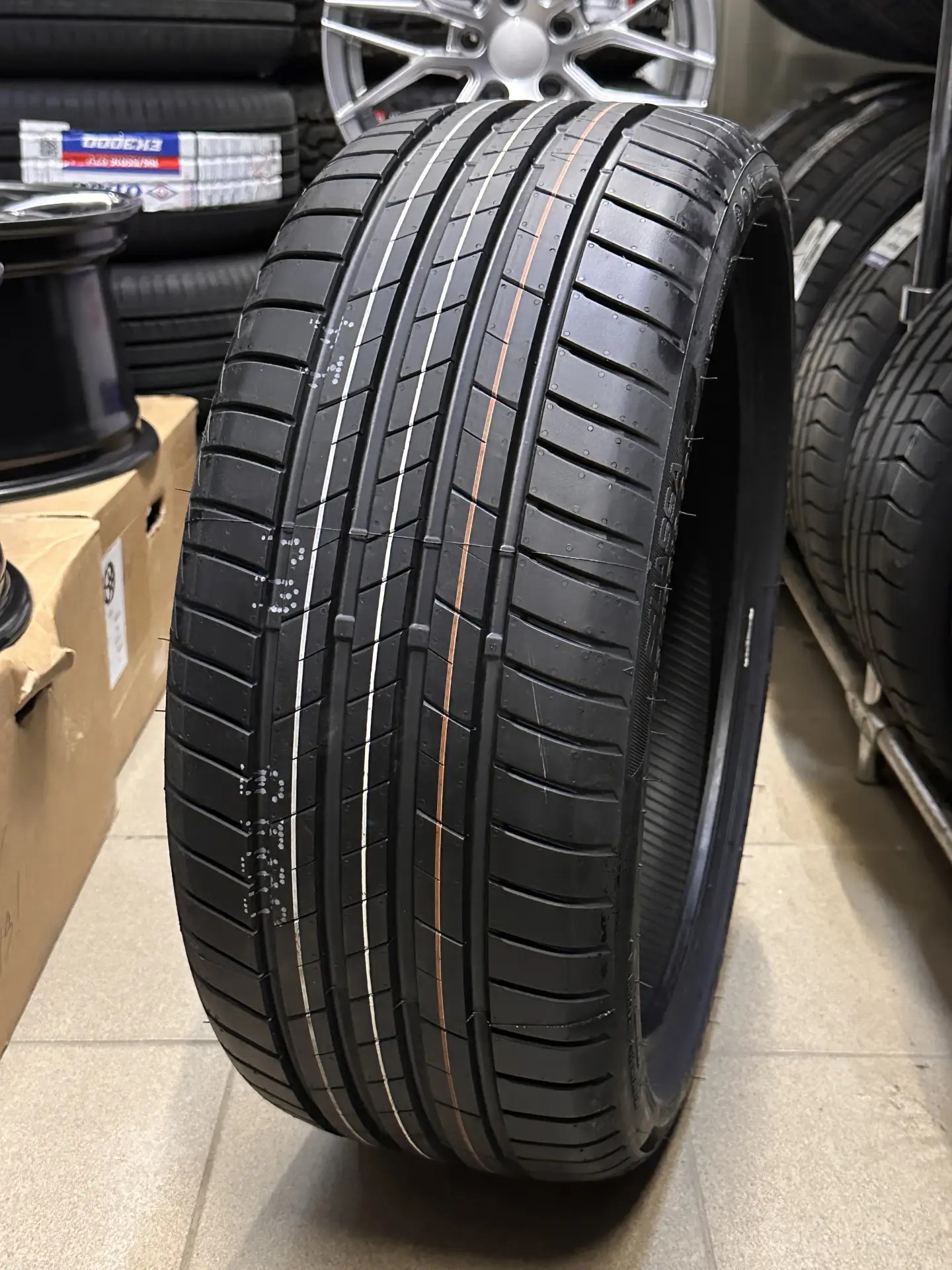 LASSA 215/40/17 87W REVOLA XL