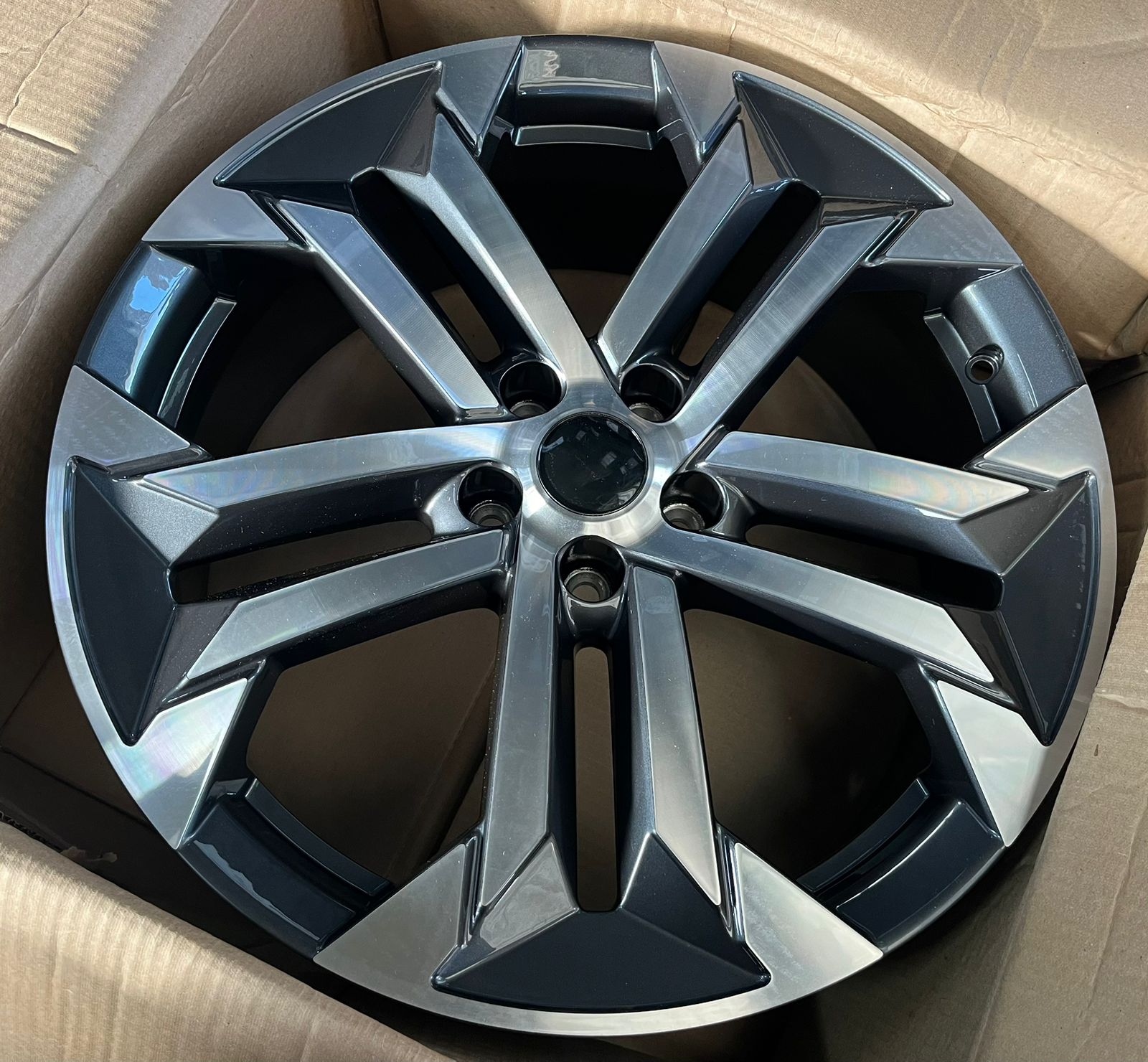 Premium Series EXEED TXL/VX (KP015) 7.5*19 5/108 ET36 D65.1Diamond quartz