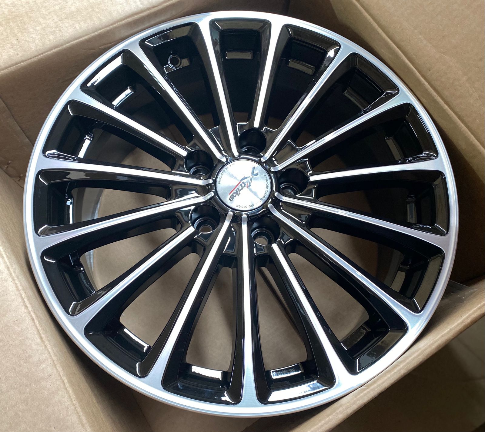 Xtrike X-136 7.0*17 5/114.3 ET40 D64.1 BK/FP