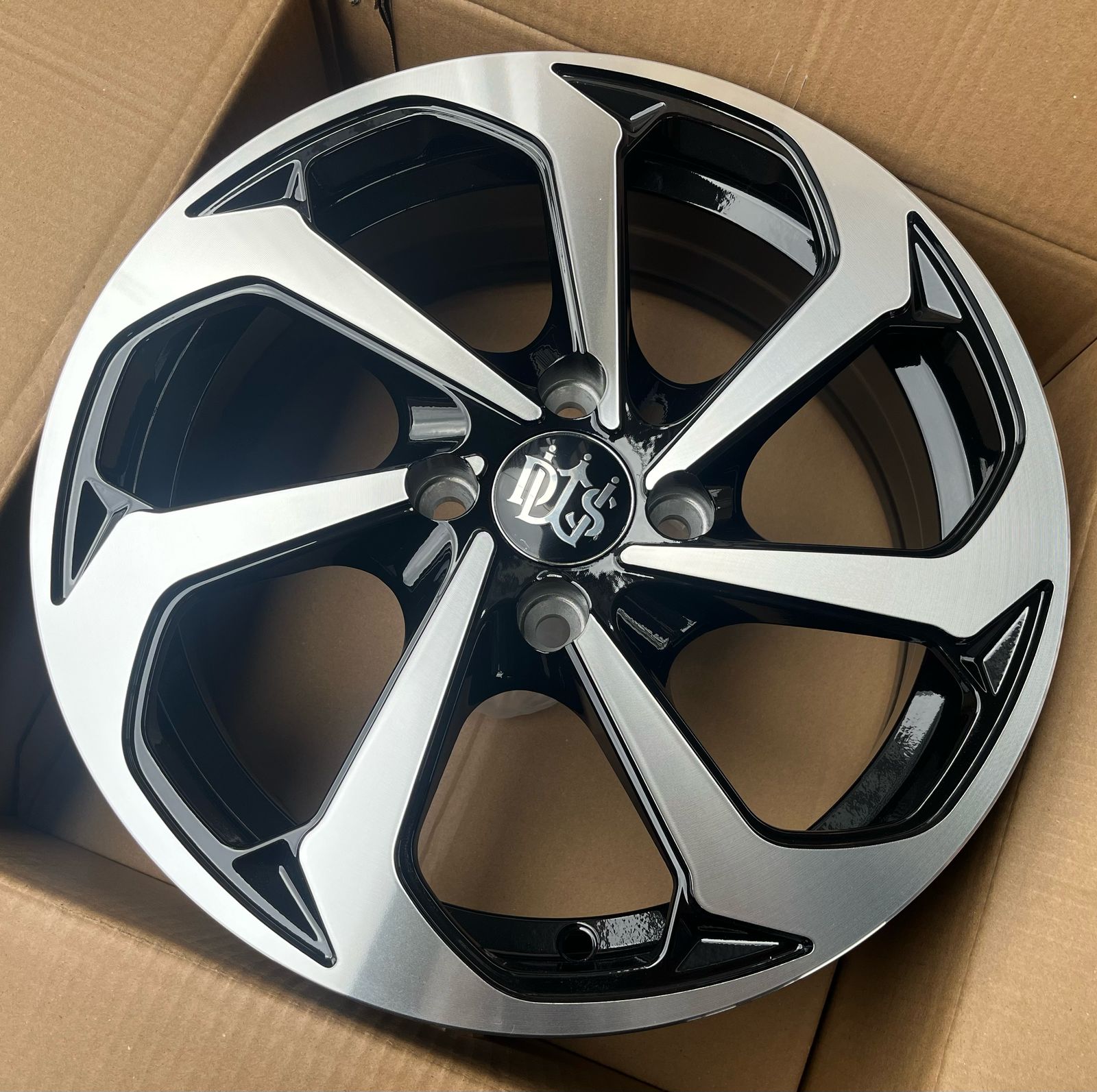 DWS-7010 6.0*15 4/100 ET35 D60.1 BMF